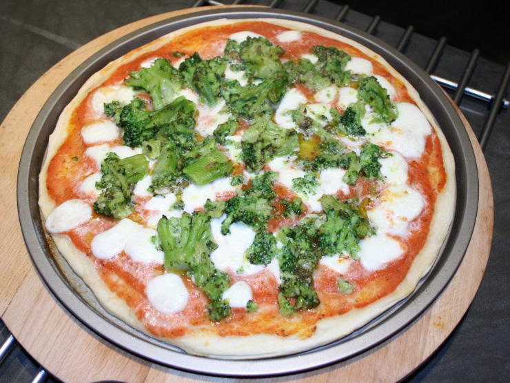 Pizza con i broccoli (Pizza met broccoli)